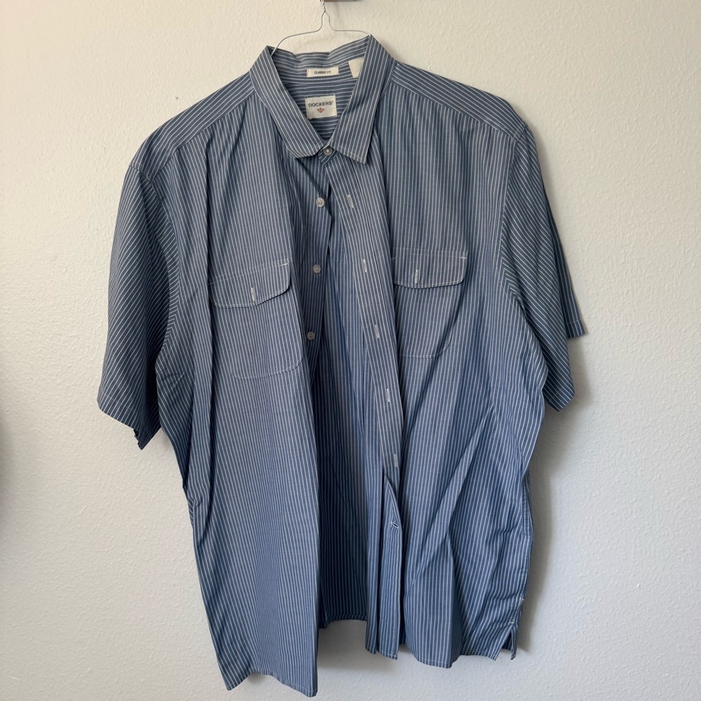 Dockers Men’s XXL Classic Fit Blue Striped Short Sleeve Button-Up Shirt $18